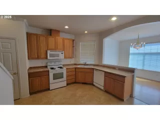 Photo #4: 451913291 Listing