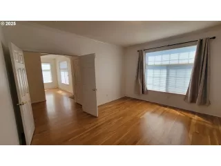 Photo #5: 451913291 Listing