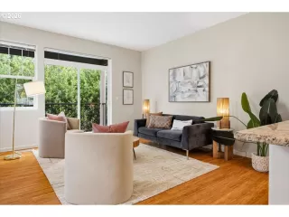 Photo #4: 452713663 Listing