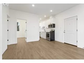 Photo #6: 452925281 Listing 