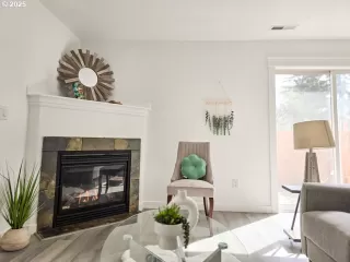 Photo #4: 453104452 Listing