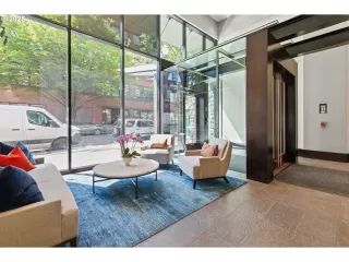 Photo #4: 453257839 Listing 