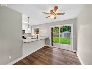 Photo #4: 453621884 Listing 