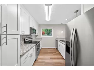 Photo #5: 453621884 Listing 