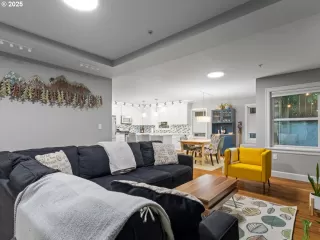 Photo #5: 453647932 Listing 