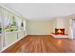 Photo #4: 455490808 Listing