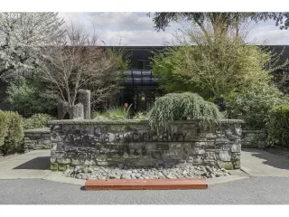 Photo #2: 455587906 Listing