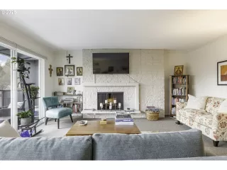 Photo #5: 455587906 Listing