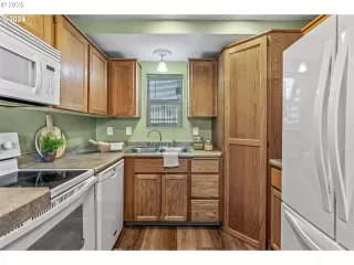 Photo #5: 455775502 Listing