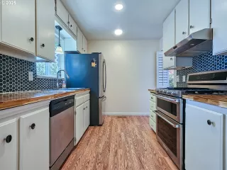 Photo #1: 457179657 Listing