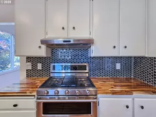 Photo #5: 457179657 Listing