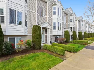 Photo #1: 460127416 Listing