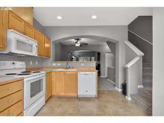 Photo #2: 460414663 Listing 