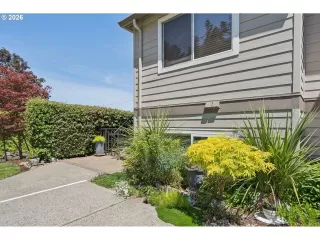 Photo #3: 460854609 Listing