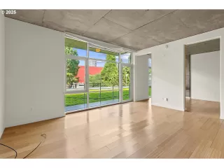 Photo #3: 460994586 Listing