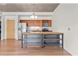 Photo #6: 460994586 Listing