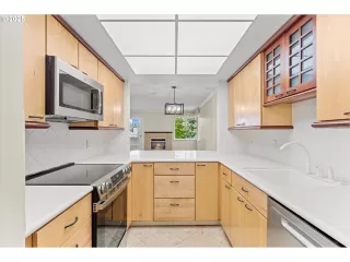 Photo #3: 461061589 Listing 