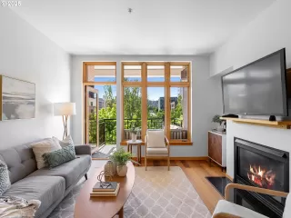 Photo #5: 461153022 Listing 