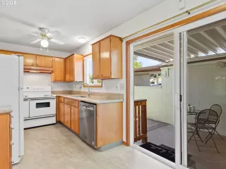 Photo #4: 461528413 Listing
