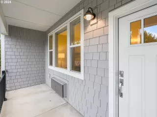 Photo #4: 461633495 Listing