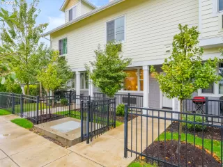 Photo #5: 461633495 Listing