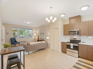 Photo #6: 461633495 Listing