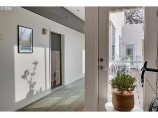 Photo #5: 461730663 Listing