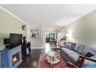 Photo #3: 461945469 Listing