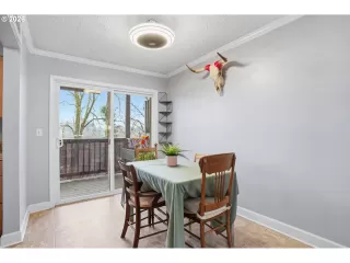 Photo #4: 461945469 Listing