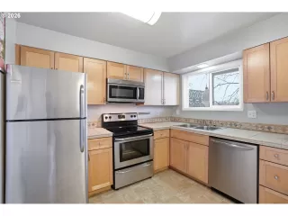 Photo #5: 461945469 Listing