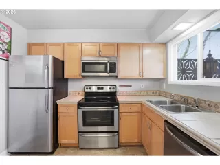 Photo #6: 461945469 Listing