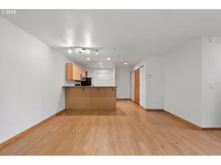 Photo #2: 463033608 Listing