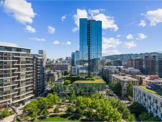 More Details about MLS # 463345923 : 1075 NW NORTHRUP ST 2217