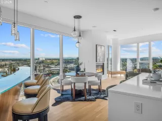 Photo #6: 463345923 Listing