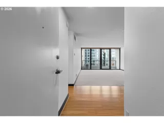 Photo #4: 463472046 Listing