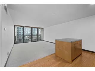 Photo #5: 463472046 Listing