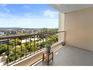 Photo #5: 463726024 Listing 