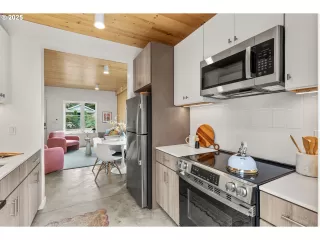 Photo #4: 464558433 Listing