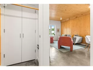 Photo #5: 464558433 Listing