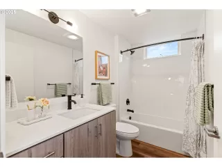 Photo #6: 464558433 Listing