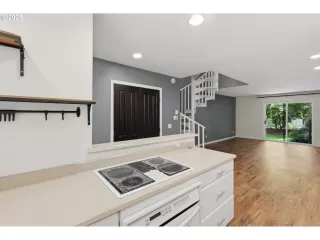 Photo #3: 464645942 Listing
