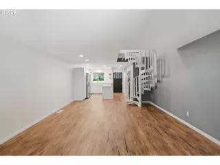 Photo #6: 464645942 Listing