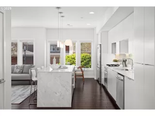 Photo #3: 466814108 Listing