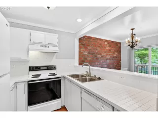 Photo #3: 467943937 Listing