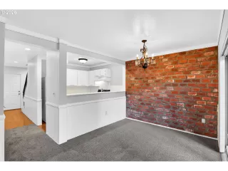 Photo #5: 467943937 Listing