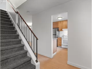 Photo #3: 468037407 Listing 