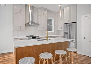 Photo #3: 468278512 Listing