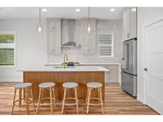 Photo #4: 468278512 Listing