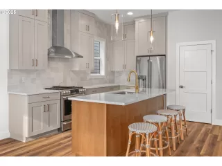 Photo #5: 468278512 Listing