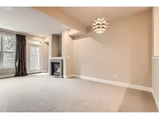 Photo #4: 468478559 Listing